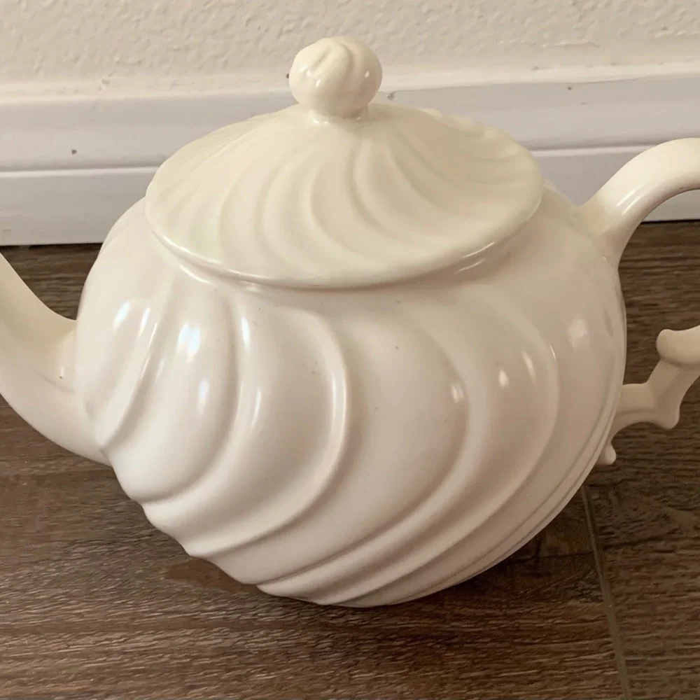 Vintage Franciscan Coronado Coffee/Tea Pot off white/Cream